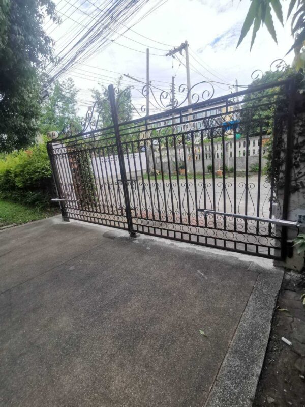 บานสวิง E8 - Image 3